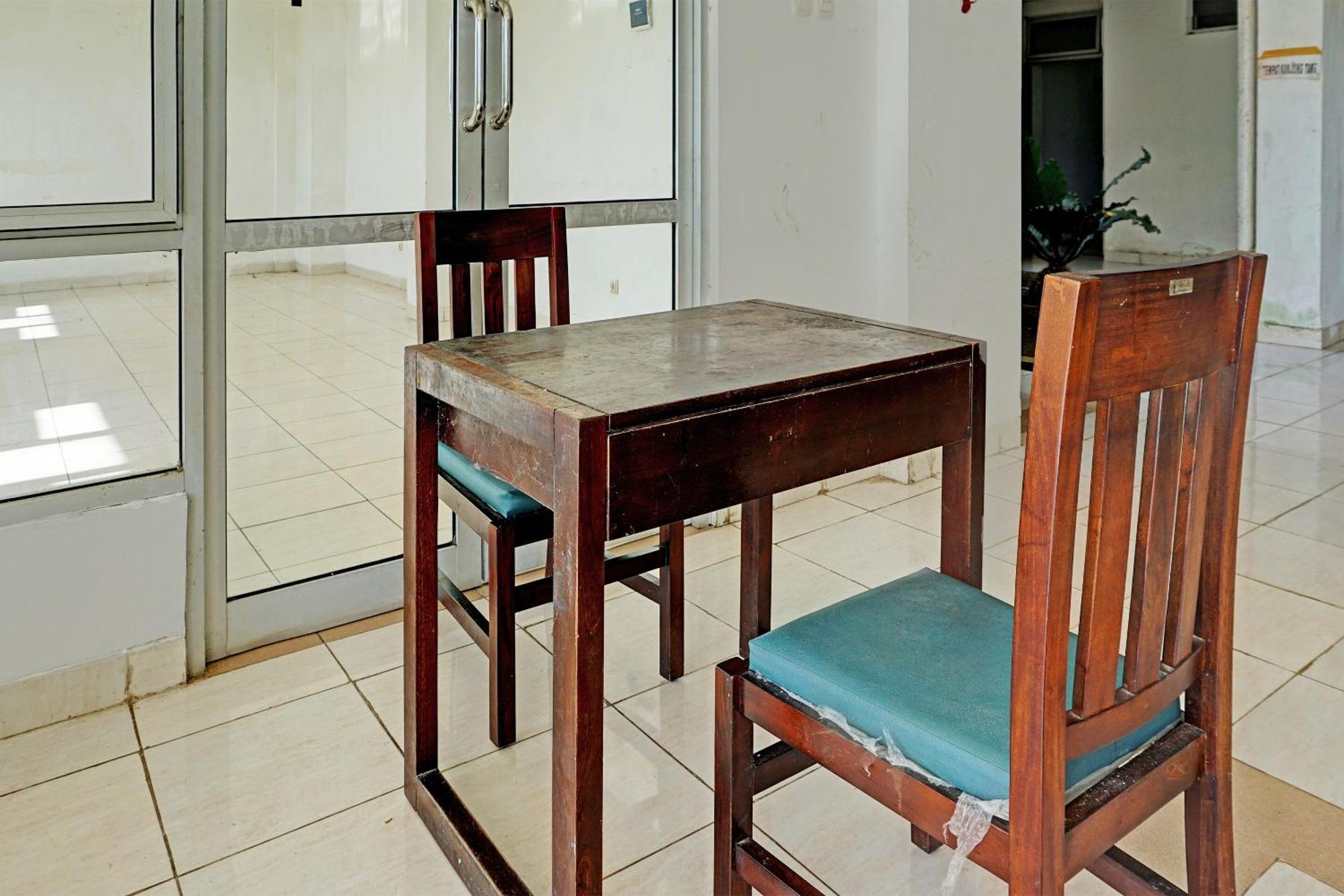 Spot On 92374 Penginapan Rusunawa 玛琅 外观 照片